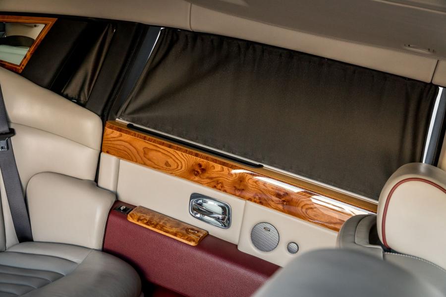 Детали интерьера Rolls-Royce Phantom EWB 2007 года  (NA) (фото 87 из 105)